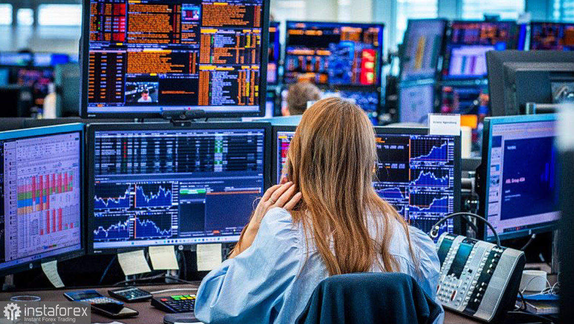 Золото около $4 700, нефть дорожает, еврозона на спаде, Apple готовит складной iPhone